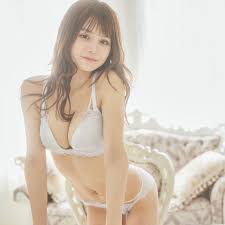 Hinata Kaede ดาวรุ่งขวัญใจทั้งเอเชีย เสน่ห์ล้นจนชายหนุ่ม–หญิงสาวตกหลุมรัก แค่รอยยิ้มก็สะกดใจทั่วโลก